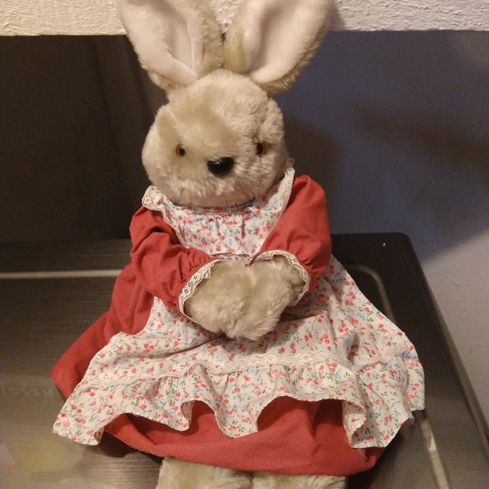 1986 CHADWICK-MILLER plush country rabbit